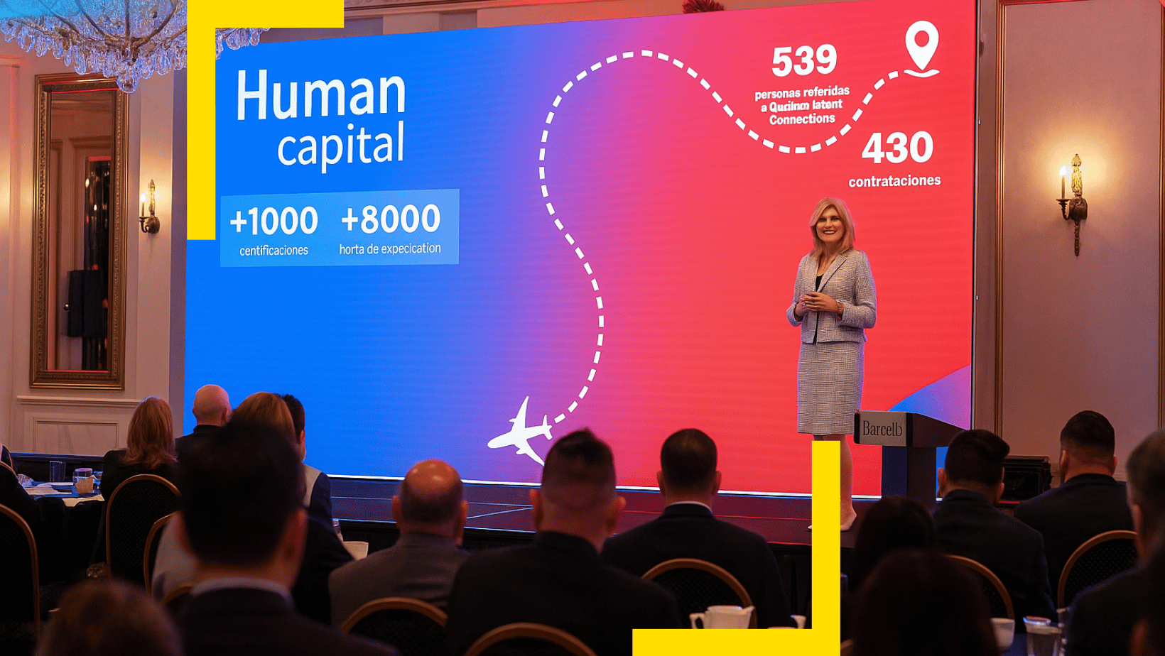 Portada web de JC MULTIMEDIA, que contiene un ponente o expositora con una pantalla led gigante en el escenario