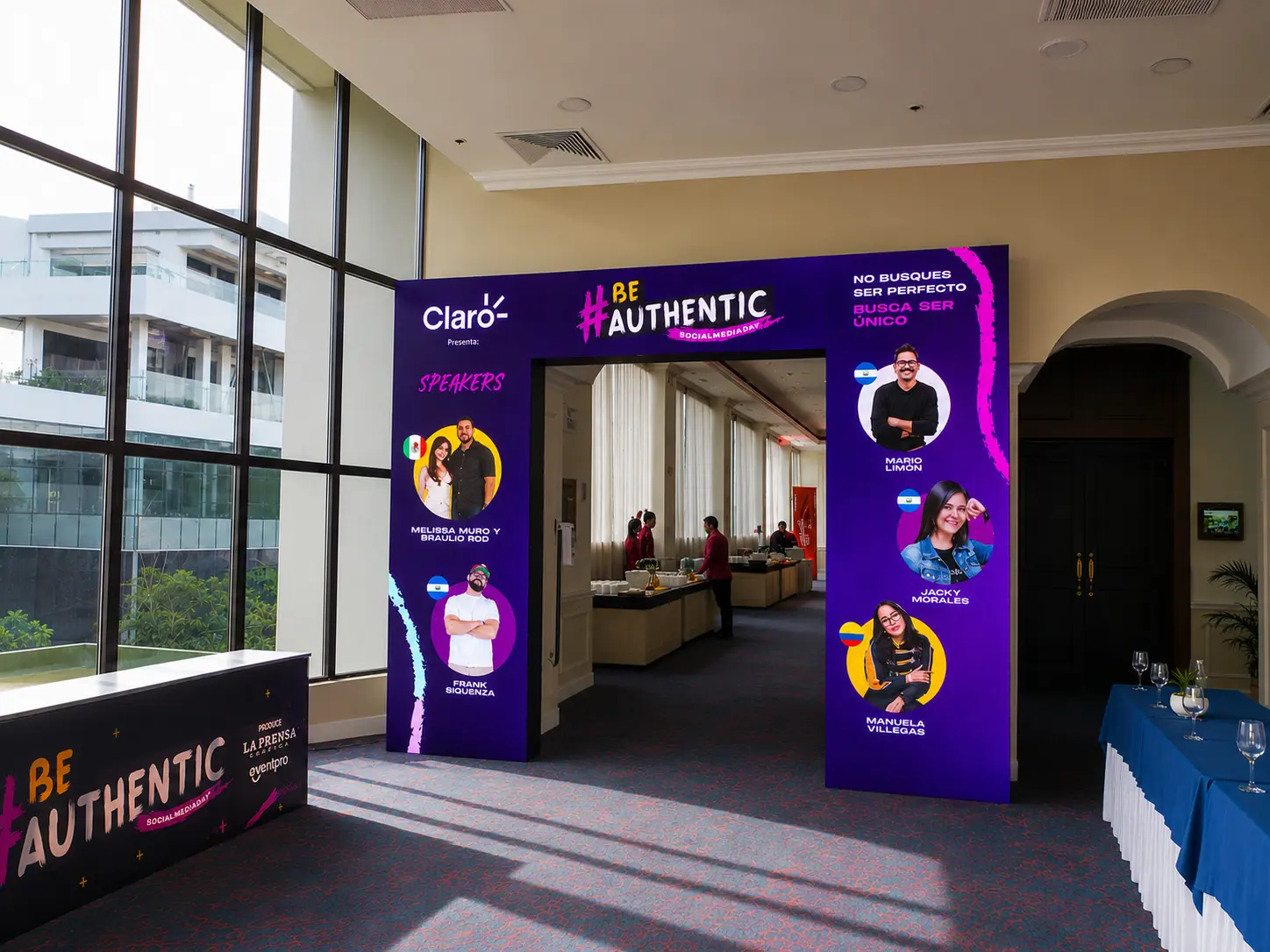 Arco LED 4 x 3m en evento corporativo — JC Multimedia El Salvador