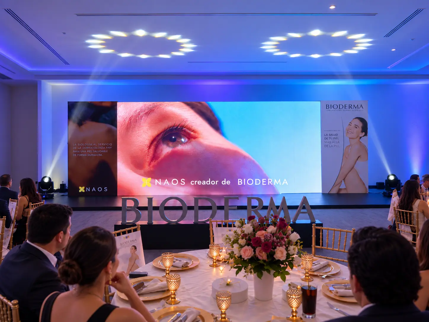 Pantalla LED 5 x 2.5m a nivel de piso, evento corporativo — El Salvador
