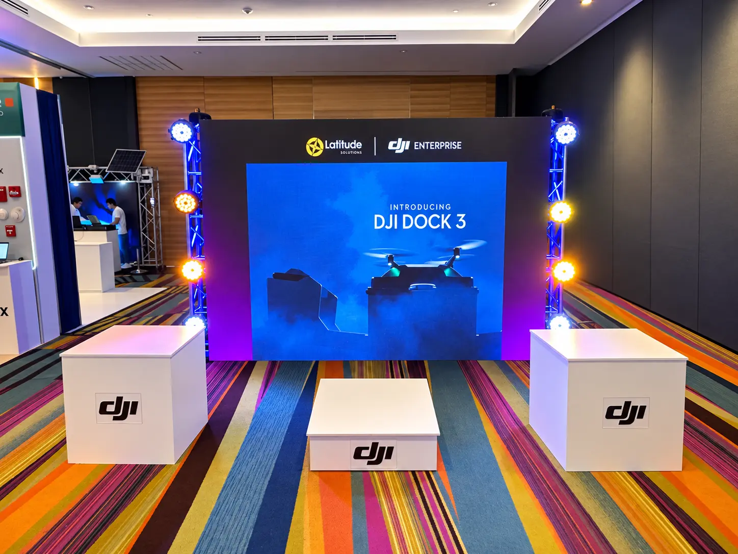 Pantalla LED 3.5 x 2.5m en stand para ferias — JC Multimedia El Salvador