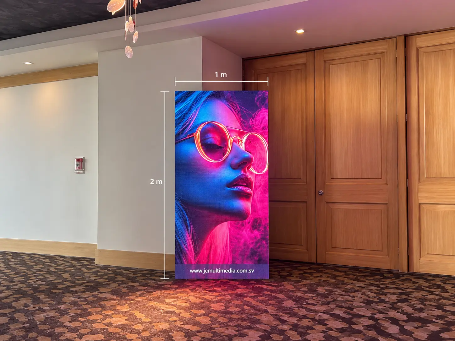 Tótem LED 1 x 2m Slim — pasillo iluminado, varias pantallas — JC Multimedia El Salvador