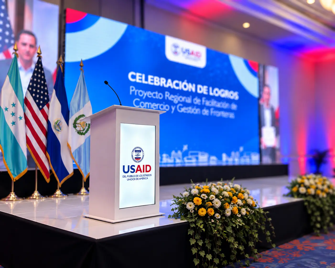 Podio digital acrílico para eventos corporativos - JC Multimedia El Salvador