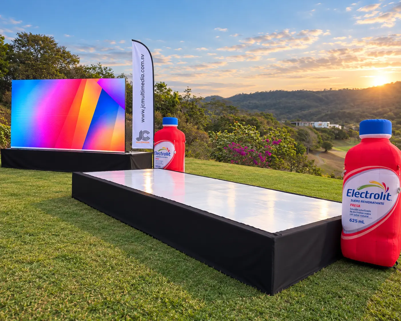 Tarima para evento corporativo al aire libre con superficie blanca, faldón negro y pantalla LED